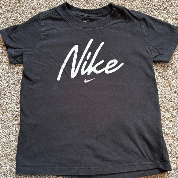 🤍5 for 20$ Nike Girls Black T-Shirt Size Small - Picture 1 of 8